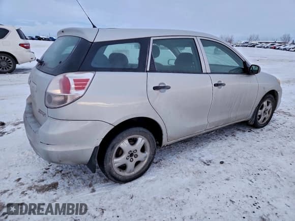 ✅ 2005 Toyota Matrix XR • VIN: 2T1KR32E75C877901 • Lot: 95296875. Listed on Copart with 299,999 mi. Free auction sales archive from the USA and detailed vehicle history report at DreamBid. Image 3.