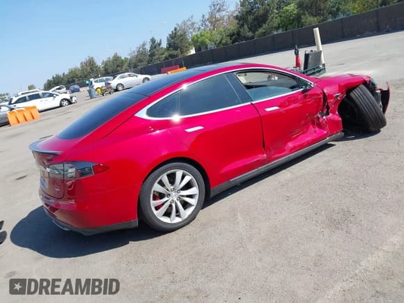 ✅ 2014 Tesla Model S 60 • VIN: 5YJSA1H17EFP51839 • Lot: 43306866. Wystawiony na IAAI z przebiegiem 197 284 mil. Bezpłatny archiwum sprzedaży aukcyjnych z USA i szczegółowy raport historii pojazdu na DreamBid. Zdjęcie 4.
