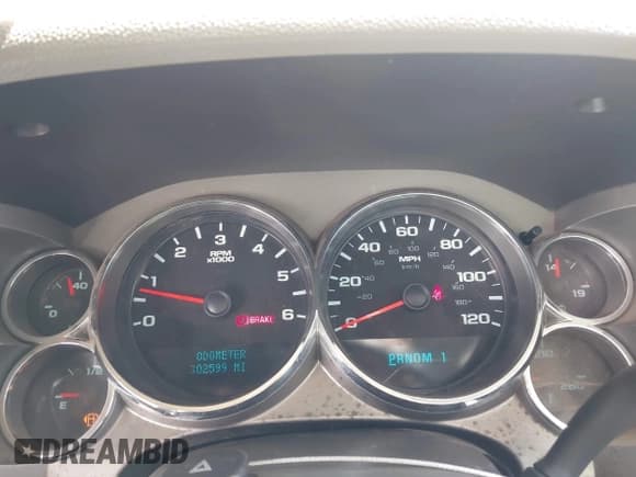 ✅ 2010 Chevrolet Silverado 2500HD • VIN: 1GB3KVBK5AF153253 • Lot: 42129825. Wystawiony na IAAI z przebiegiem 302 599 mil. Bezpłatny archiwum sprzedaży aukcyjnych z USA i szczegółowy raport historii pojazdu na DreamBid. Zdjęcie 7.