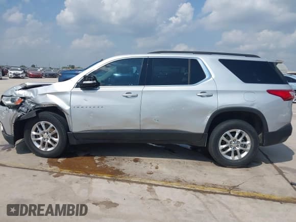 ✅ 2020 Chevrolet Traverse LT Cloth • VIN: 1GNERGKW5LJ242035 • Lot: 42150543. Listed on IAAI with 101,705 mi. Free auction sales archive from the USA and detailed vehicle history report at DreamBid. Image 14.