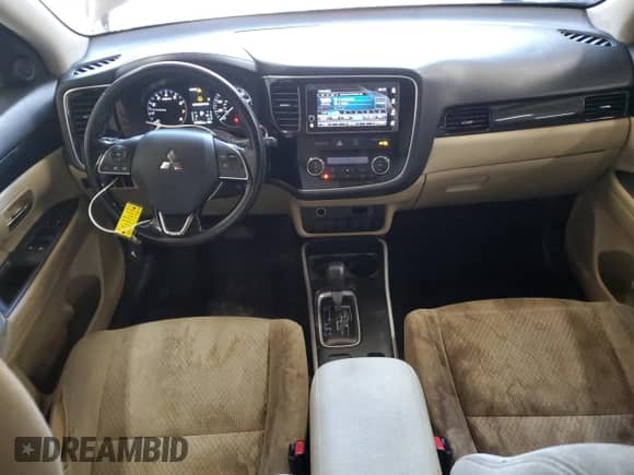 2017 Mitsubishi Outlander SE с VIN JA4AZ3A34HZ008995, выставлен на аукционе Copart как лот 71116585 с пробегом 173 939 миль миль и Списание • Salvage title. История ставок и продаж доступна на DreamBid. Изображение 8.