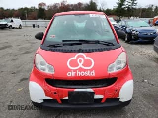 ✅ 2009 Smart fortwo Pure • VIN: WMEEJ31X39K235818 • Lot: 93437225. Wystawiony na Copart z przebiegiem 98 778 mil. Bezpłatny archiwum sprzedaży aukcyjnych z USA i szczegółowy raport historii pojazdu na DreamBid. Zdjęcie 5.