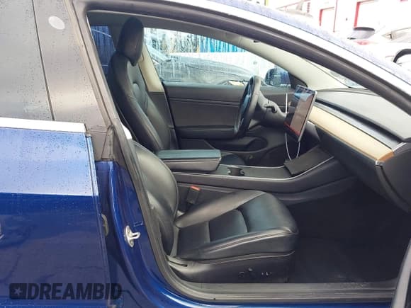 ✅ 2020 Tesla Model 3 Long Range • VIN: 5YJ3E1EB4LF647683 • Lot: 43698875. Wystawiony na IAAI z przebiegiem 108 429 mil. Bezpłatny archiwum sprzedaży aukcyjnych z USA i szczegółowy raport historii pojazdu na DreamBid. Zdjęcie 5.