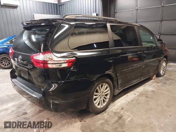 ✅ 2017 Toyota Sienna XLE Auto Access Seat • VIN: 5TDYZ3DC6HS773305 • Lot: 42364773. Listed on IAAI with 58,621 mi. Free auction sales archive from the USA and detailed vehicle history report at DreamBid. Image 4.