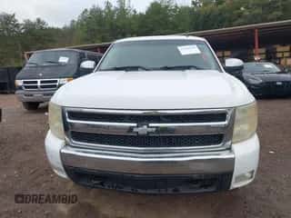 2008 Chevrolet Silverado 1500 1LT z VIN 3GCEC13J48G118065, wystawiony jako IAAI lot #43444760 z przebiegiem 301 524 mil mil oraz . Historia ofert i sprzedaży dostępna na DreamBid. Obrazek 6.
