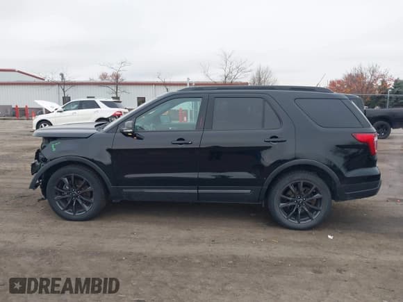 ✅ 2018 Ford Explorer XLT • VIN: 1FM5K8D85JGC25579 • Lot: 40961337. Wystawiony na IAAI z przebiegiem 70 847 mil. Bezpłatny archiwum sprzedaży aukcyjnych z USA i szczegółowy raport historii pojazdu na DreamBid. Zdjęcie 15.