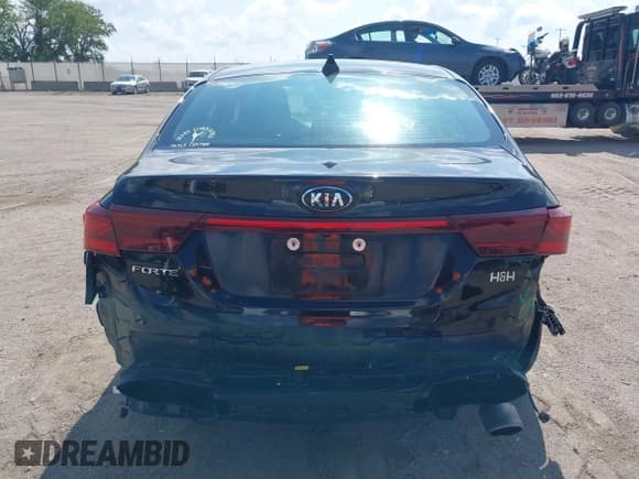 ✅ 2021 Kia Forte LXS • VIN: 3KPF24AD6ME287337 • Lot: 42376196. Listed on IAAI with 31,406 mi. Free auction sales archive from the USA and detailed vehicle history report at DreamBid. Image 17.