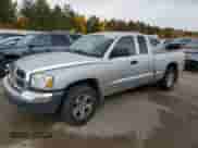 2005 Dodge Dakota SLT z VIN 1D7HW42K35S332944, wystawiony jako Copart lot #78312324 z przebiegiem 302 593 mil mil oraz Czysty tytuł • Clean title. Historia ofert i sprzedaży dostępna na DreamBid. Obrazek 1.