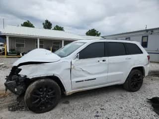2021 Jeep Grand Cherokee Laredo X z VIN 1C4RJFAG3MC799070, wystawiony jako Copart lot #70557755 z przebiegiem 58 241 mil mil oraz Szkoda całkowita • Salvage title. Historia ofert i sprzedaży dostępna na DreamBid. Obrazek 1.