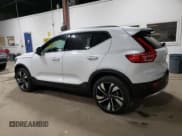 ✅ 2024 Volvo XC40 Plus Bright Theme • VIN: YV4L12UE7R2262639 • Лот: 93343875. Опубликован ранее на Copart с пробегом 9 325 миль. Бесплатный доступ к архиву аукционных продаж из США и подробный отчёт об истории автомобиля на DreamBid. Изображение 2.