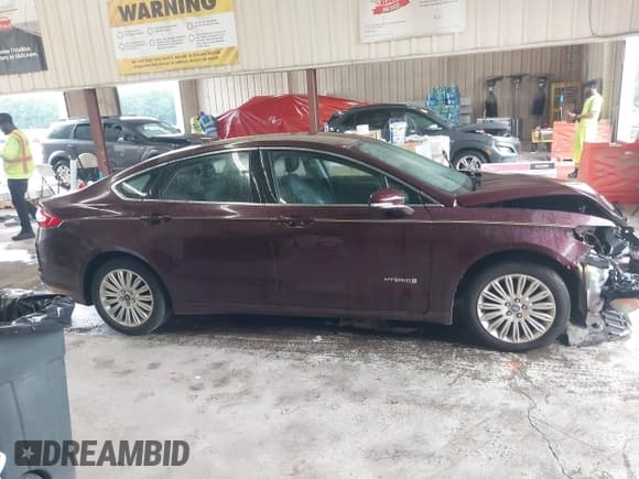 ✅ 2013 Ford Fusion SE Hybrid • VIN: 3FA6P0LU2DR178539 • Lot: 42916153. Wystawiony na IAAI z przebiegiem 180 936 mil. Bezpłatny archiwum sprzedaży aukcyjnych z USA i szczegółowy raport historii pojazdu na DreamBid. Zdjęcie 12.