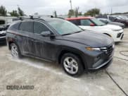 ✅ 2023 Hyundai Tucson SEL • VIN: 5NMJB3AE3PH194821 • Lot: 74841884. Wystawiony na Copart z przebiegiem 13 517 mil. Bezpłatny archiwum sprzedaży aukcyjnych z USA i szczegółowy raport historii pojazdu na DreamBid. Zdjęcie 4.