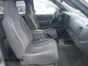 ✅ 2000 Dodge Dakota Sport • VIN: 1B7GG22N9YS515836 • Lot: 42009948. Wystawiony na IAAI z przebiegiem 128 982 mil. Bezpłatny archiwum sprzedaży aukcyjnych z USA i szczegółowy raport historii pojazdu na DreamBid. Zdjęcie 5.