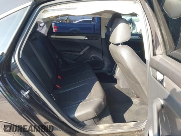 ✅ 2020 Volkswagen Passat SE • VIN: 1VWSA7A32LC016305 • Lot: 43135920. Listed on IAAI with 107,188 mi. Free auction sales archive from the USA and detailed vehicle history report at DreamBid. Image 8.