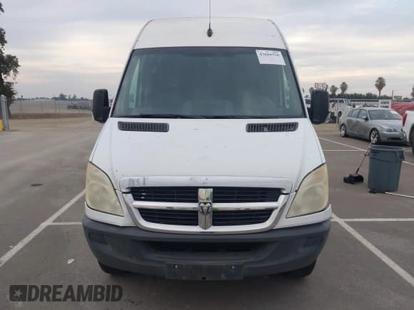✅ 2008 Dodge Sprinter • VIN: WD0PE745685331332 • Lot: 43666558. Listed on IAAI with 380,154 mi. Free auction sales archive from the USA and detailed vehicle history report at DreamBid. Image 12.