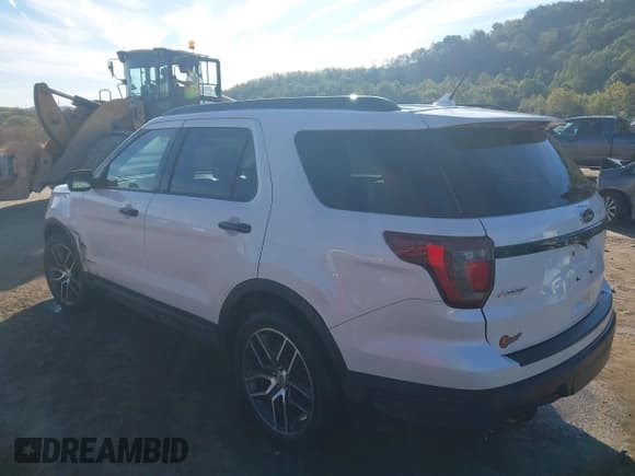 ✅ 2019 Ford Explorer Sport • VIN: 1FM5K8GT1KGA05969 • Lot: 43349852. Wystawiony na IAAI z przebiegiem 67 295 mil. Bezpłatny archiwum sprzedaży aukcyjnych z USA i szczegółowy raport historii pojazdu na DreamBid. Zdjęcie 3.