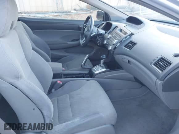 ✅ 2010 Honda Civic LX • VIN: 2HGFG1B67AH525858 • Lot: 43675155. Listed on IAAI with 124,542 mi. Free auction sales archive from the USA and detailed vehicle history report at DreamBid. Image 5.