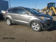 ✅ 2013 Ford Escape SE • VIN: 1FMCU9GX3DUC91631 • Lot: 92845155. Wystawiony na Copart z przebiegiem 82 253 mil. Bezpłatny archiwum sprzedaży aukcyjnych z USA i szczegółowy raport historii pojazdu na DreamBid. Zdjęcie 4.