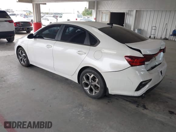 ✅ 2021 Kia Forte LXS • VIN: 3KPF24AD9ME358398 • Lot: 43630901. Wystawiony na IAAI z przebiegiem 95 512 mil. Bezpłatny archiwum sprzedaży aukcyjnych z USA i szczegółowy raport historii pojazdu na DreamBid. Zdjęcie 3.