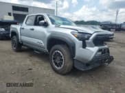 ✅ 2024 Toyota Tacoma TRD Sport Hybrid • VIN: 3TYLC5LN3RT008956 • Lot: 68996745. Wystawiony na Copart z przebiegiem 8 288 mil. Bezpłatny archiwum sprzedaży aukcyjnych z USA i szczegółowy raport historii pojazdu na DreamBid. Zdjęcie 4.