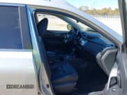 ✅ 2017 Nissan Rogue S • VIN: JN8AT2MT3HW151293 • Lot: 43404066. Wystawiony na IAAI z przebiegiem 108 891 mil. Bezpłatny archiwum sprzedaży aukcyjnych z USA i szczegółowy raport historii pojazdu na DreamBid. Zdjęcie 5.