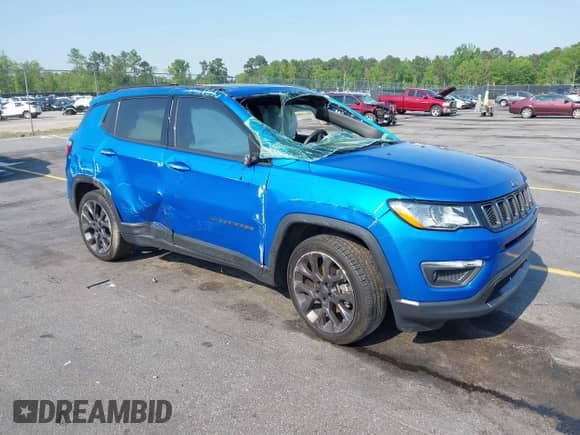 2021 Jeep Compass 80th Anniversary z VIN 3C4NJCEB3MT531703, wystawiony jako IAAI lot #42006349 z przebiegiem 73 876 mil mil oraz . Historia ofert i sprzedaży dostępna na DreamBid. Obrazek 1.