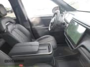 ✅ 2025 Rivian R1S Adventure • VIN: 7PDSGBBA1SN073415 • Lot: 43064933. Wystawiony na IAAI z przebiegiem 4 060 mil. Bezpłatny archiwum sprzedaży aukcyjnych z USA i szczegółowy raport historii pojazdu na DreamBid. Zdjęcie 5.