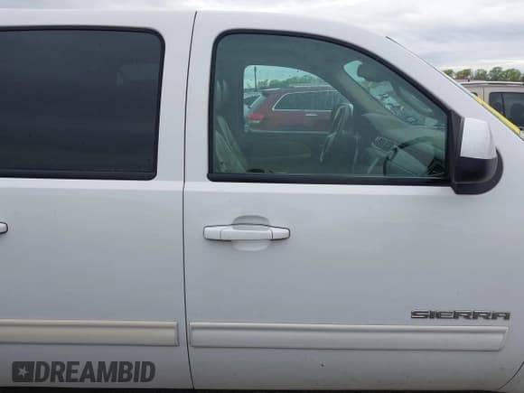 ✅ 2010 GMC Sierra 1500 • VIN: 3GTXKWE26AG242746 • Лот: 41892737. Опубликован ранее на IAAI с пробегом 248 429 миль. Бесплатный доступ к архиву аукционных продаж из США и подробный отчёт об истории автомобиля на DreamBid. Изображение 13.
