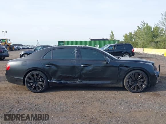 ✅ 2018 Bentley Flying Spur • VIN: SCBEC9ZA2JC070647 • Лот: 43317964. Опубликован ранее на IAAI с пробегом 60 360 миль. Бесплатный доступ к архиву аукционных продаж из США и подробный отчёт об истории автомобиля на DreamBid. Изображение 13.