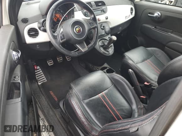 ✅ 2013 FIAT 500 Abarth • VIN: 3C3CFFJH6DT739809 • Лот: 90890115. Опубликован ранее на Copart с пробегом 99 897 миль. Бесплатный доступ к архиву аукционных продаж из США и подробный отчёт об истории автомобиля на DreamBid. Изображение 8.