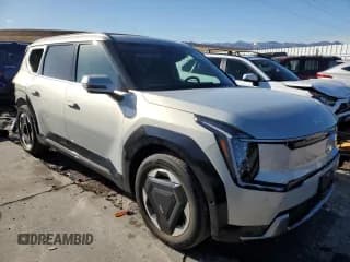 ✅ 2024 Kia EV9 Land • VIN: KNDADFS59R6046585 • Lot: 84561304. Wystawiony na Copart z przebiegiem 3 011 mil. Bezpłatny archiwum sprzedaży aukcyjnych z USA i szczegółowy raport historii pojazdu na DreamBid. Zdjęcie 4.