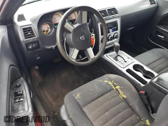 ✅ 2010 Dodge Challenger SE • VIN: 2B3CJ4DV4AH166608 • Lot: 86160144. Wystawiony na Copart z przebiegiem 226 948 mil. Bezpłatny archiwum sprzedaży aukcyjnych z USA i szczegółowy raport historii pojazdu na DreamBid. Zdjęcie 8.