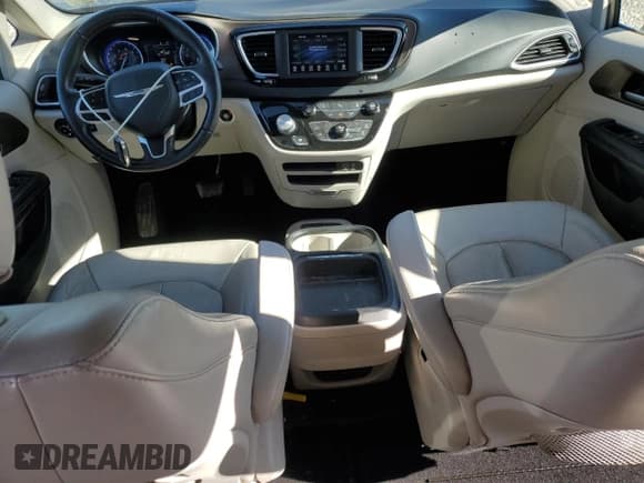 ✅ 2018 Chrysler Pacifica Touring L • VIN: 2C4RC1BG6JR306562 • Lot: 91841865. Listed on Copart with 123,809 mi. Free auction sales archive from the USA and detailed vehicle history report at DreamBid. Image 8.