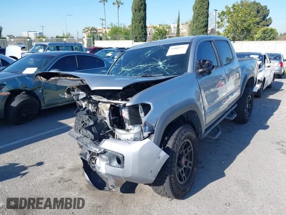 ✅ 2017 Toyota Tacoma SR5 • VIN: 3TMAZ5CN0HM028386 • Lot: 39100554. Listed on IAAI with 68,129 mi. Free auction sales archive from the USA and detailed vehicle history report at DreamBid. Image 2.