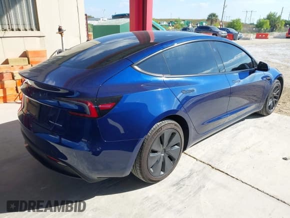 ✅ 2024 Tesla Model 3 Long Range • VIN: 5YJ3E1EB4RF830476 • Lot: 43737248. Wystawiony na IAAI z przebiegiem 10 482 mil. Bezpłatny archiwum sprzedaży aukcyjnych z USA i szczegółowy raport historii pojazdu na DreamBid. Zdjęcie 4.