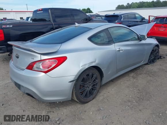 ✅ 2012 Hyundai Genesis Coupe Grand Touring • VIN: KMHHU6KH6CU078224 • Lot: 42296970. Wystawiony na IAAI z przebiegiem 219 828 mil. Bezpłatny archiwum sprzedaży aukcyjnych z USA i szczegółowy raport historii pojazdu na DreamBid. Zdjęcie 4.