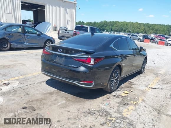 ✅ 2022 Lexus ES 300h • VIN: 58ADA1C18NU024320 • Lot: 43088698. Listed on IAAI with 73,130 mi. Free auction sales archive from the USA and detailed vehicle history report at DreamBid. Image 4.