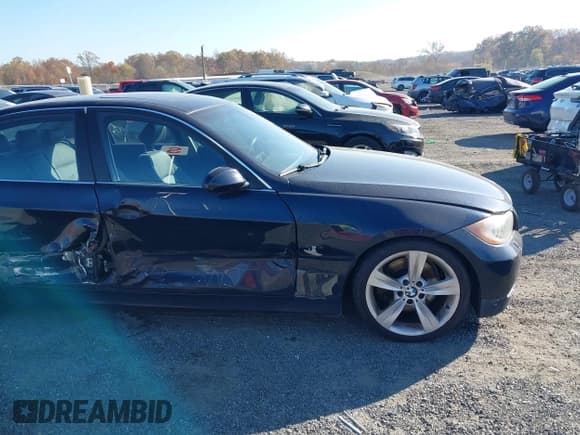 ✅ 2006 BMW 3 Series 330i • VIN: WBAVB33536AZ86617 • Lot: 40736005. Listed on IAAI with 139,015 mi. Free auction sales archive from the USA and detailed vehicle history report at DreamBid. Image 14.