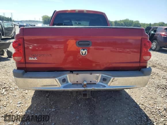 2006 Dodge Dakota SLT z VIN 1D7HW48K76S536008, wystawiony jako Copart lot #62453804 z przebiegiem Nie podano mil oraz Szkoda całkowita • Salvage title. Historia ofert i sprzedaży dostępna na DreamBid. Obrazek 6.