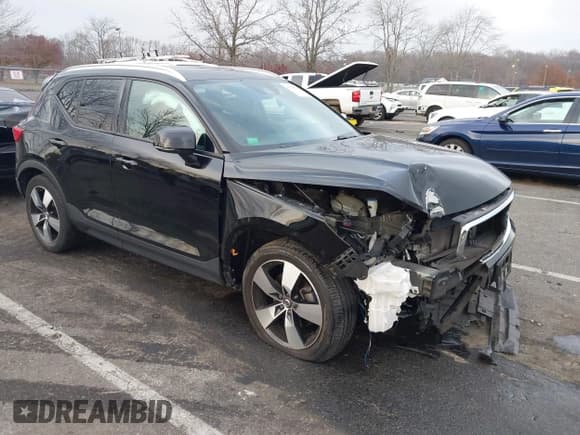 ✅ 2021 Volvo XC40 Momentum • VIN: YV4162UK4M2471473 • Lot: 43780178. Wystawiony na IAAI z przebiegiem 44 464 mil. Bezpłatny archiwum sprzedaży aukcyjnych z USA i szczegółowy raport historii pojazdu na DreamBid. Zdjęcie 1.