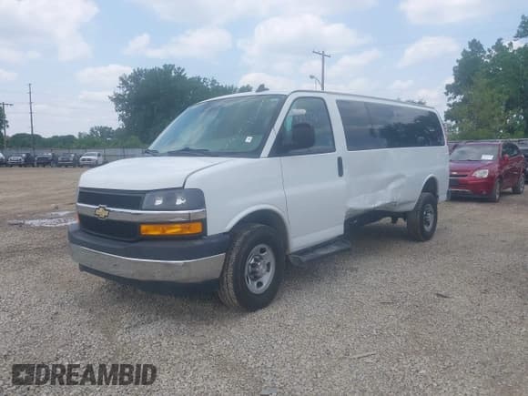 ✅ 2020 Chevrolet Express Passenger LT • VIN: 1GAZGPFG1L1147161 • Lot: 42477161. Listed on IAAI with 79,432 mi. Free auction sales archive from the USA and detailed vehicle history report at DreamBid. Image 17.