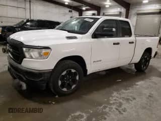 2019 Ram 1500 Tradesman z VIN 1C6SRFCT5KN555546, wystawiony jako Copart lot #86134955 z przebiegiem 180 802 mil mil oraz Czysty tytuł • Clean title. Historia ofert i sprzedaży dostępna na DreamBid. Obrazek 1.