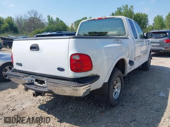 ✅ 1997 Ford F-150 XL • VIN: 1FTDX18W4VNB91556 • Lot: 42854951. Wystawiony na IAAI z przebiegiem 147 913 mil. Bezpłatny archiwum sprzedaży aukcyjnych z USA i szczegółowy raport historii pojazdu na DreamBid. Zdjęcie 4.