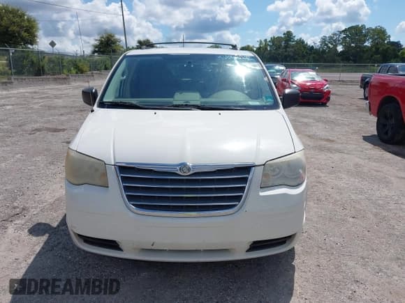 ✅ 2010 Chrysler Town & Country LX • VIN: 2A4RR2D15AR392468 • Lot: 43015328. Wystawiony na IAAI z przebiegiem 165 515 mil. Bezpłatny archiwum sprzedaży aukcyjnych z USA i szczegółowy raport historii pojazdu na DreamBid. Zdjęcie 12.