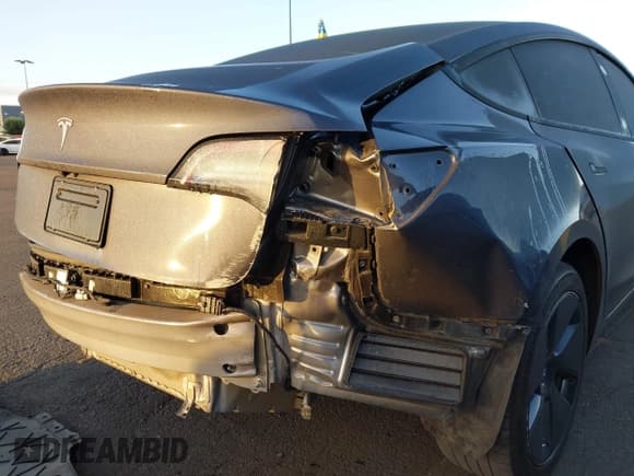 ✅ 2023 Tesla Model 3 • VIN: 5YJ3E1EA9PF631363 • Lot: 43508466. Wystawiony na IAAI z przebiegiem 58 383 mil. Bezpłatny archiwum sprzedaży aukcyjnych z USA i szczegółowy raport historii pojazdu na DreamBid. Zdjęcie 6.