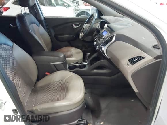 2013 Hyundai Tucson Limited with VIN KM8JUCAC7DU693839, listed as a IAAI auction lot 43026808 with 205,556 mi miles and . Bid and sale history available at DreamBid. Image 5.