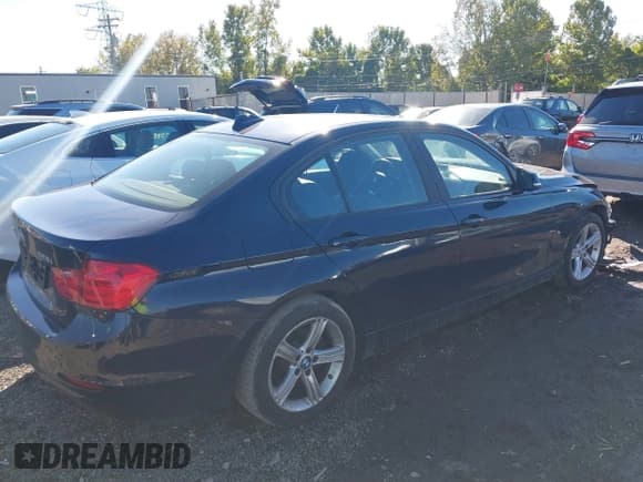✅ 2014 BMW 3 Series 328i xDrive • VIN: WBA3B5C58EP544060 • Lot: 43414158. Wystawiony na IAAI z przebiegiem 114 138 mil. Bezpłatny archiwum sprzedaży aukcyjnych z USA i szczegółowy raport historii pojazdu na DreamBid. Zdjęcie 4.