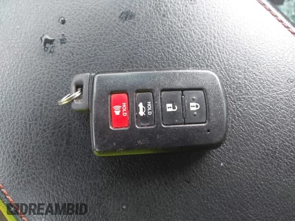 ✅ 2015 Toyota Camry XLE • VIN: 4T1BF1FK6FU970082 • Лот: 43298101. Опубликован ранее на IAAI с пробегом 197 873 миль. Бесплатный доступ к архиву аукционных продаж из США и подробный отчёт об истории автомобиля на DreamBid. Изображение 11.