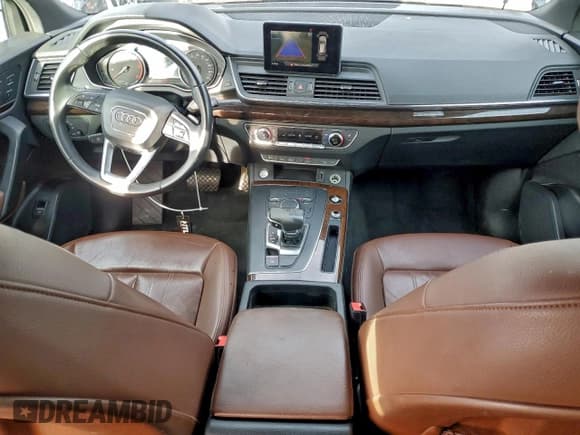 ✅ 2020 Audi Q5 Premium • VIN: WA1ANAFY6L2021690 • Lot: 94987095. Wystawiony na Copart z przebiegiem 139 086 mil. Bezpłatny archiwum sprzedaży aukcyjnych z USA i szczegółowy raport historii pojazdu na DreamBid. Zdjęcie 8.