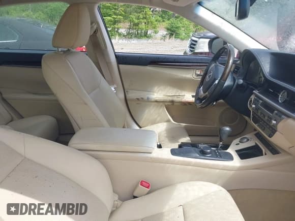 ✅ 2015 Lexus ES 330 • VIN: JTHBK1GG1F2157625 • Lot: 42102389. Listed on IAAI with 126,582 mi. Free auction sales archive from the USA and detailed vehicle history report at DreamBid. Image 5.